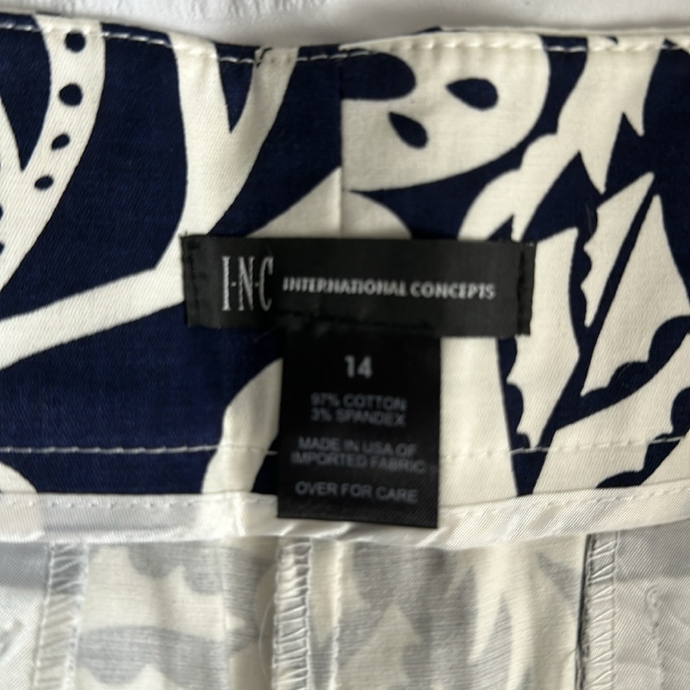 INC shorts - Picture 5 of 9